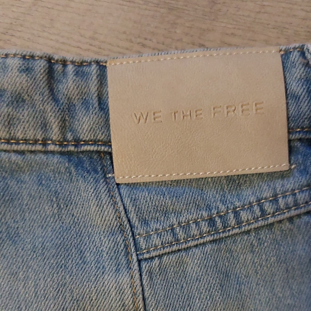 We The Free Light Blue Wash Relaxed Wide Leg Ankle Jeans NWOT - Picture 5 of 5